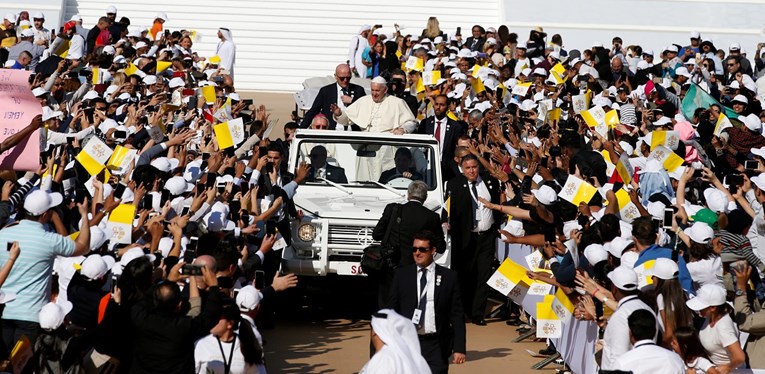 Papa održao prvu misu u povijesti na Arapskom poluotoku