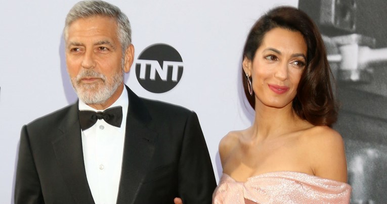 Prekrasna Amal Clooney održala prvi javni govor o svom suprugu i rasplakala ga