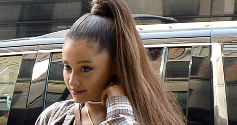 Ariana Grande obojila je kosu u neočekivanu boju