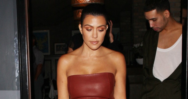 Kourtney Kardashian uvukla se u usku kožnu haljinu i oduševila
