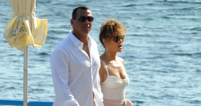 Jennifer Lopez i njen dečko ni na odmoru se ne odriču glamura