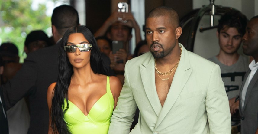 Kanye West na vjenčanje došao u natikačama, Kim u haljini od koje boli glava