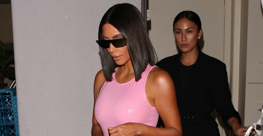 Kim Kardashian slučajno pokazala što nosi ispod pripijene lateks haljinice