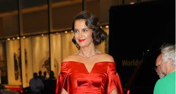 Dama u crvenom: Katie Holmes zasjala sjajem zlatnog doba Hollywooda