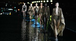 Na reviji modne kuće Saint Laurent modeli su hodali po vodi