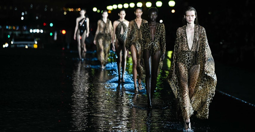Na reviji modne kuće Saint Laurent modeli su hodali po vodi