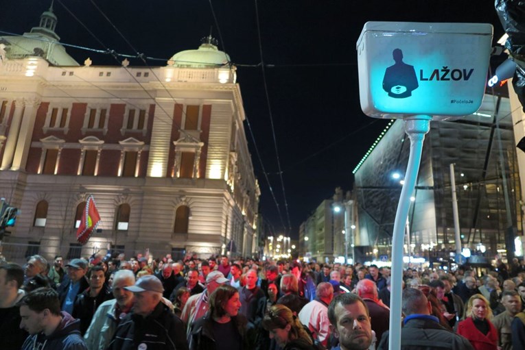 Sinoć održan novi prosvjed u Beogradu, Milošević i NATO bili glavna tema