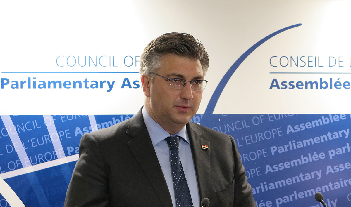 Plenković odbrusio Šešeljevom sinu u Vijeću Europe: “Pokazujete da jabuka ne pada daleko od stabla”