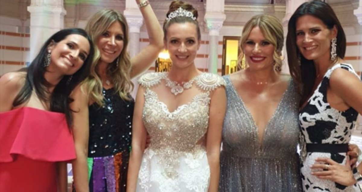 Iva Todorić u haljini s dekolteom kumovala na svadbi frendice u Sarajevu