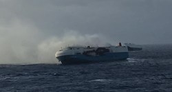 Zapalio se teretni brod s 3500 Nissan automobila, pet mornara nestalo