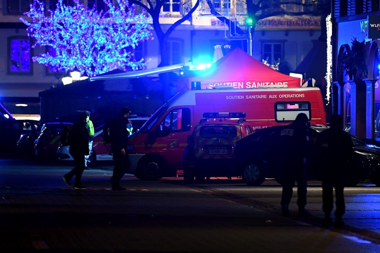 Teror u Strasbourgu: Troje mrtvih, 12 ranjenih. Napadač satima bježi policiji