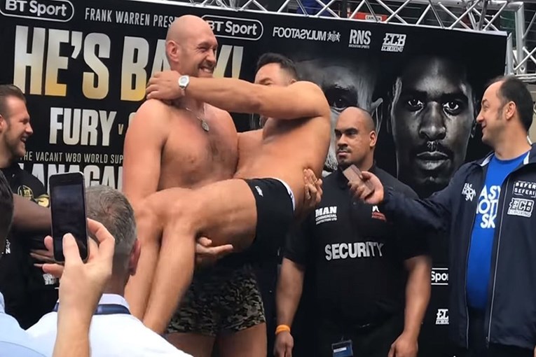 Tyson Fury se vratio i napravio spektakl na vaganju