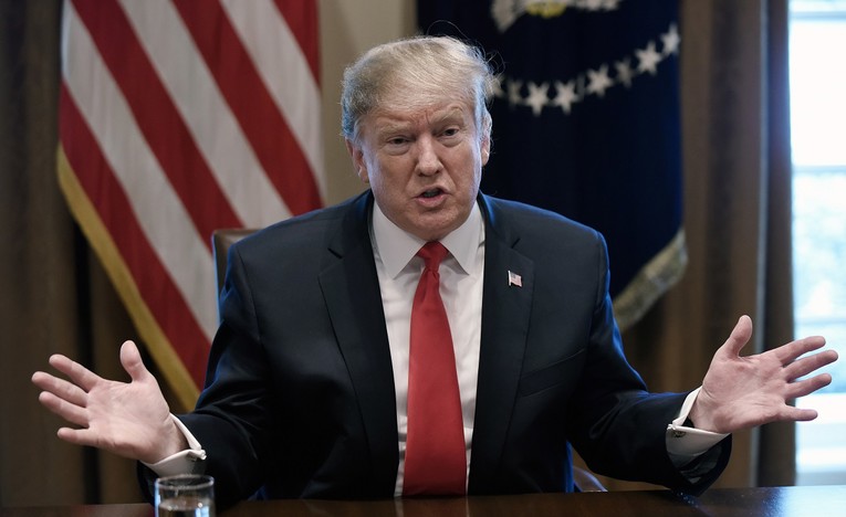 Dolar u blagom plusu pred Trumpov govor o stanju nacije