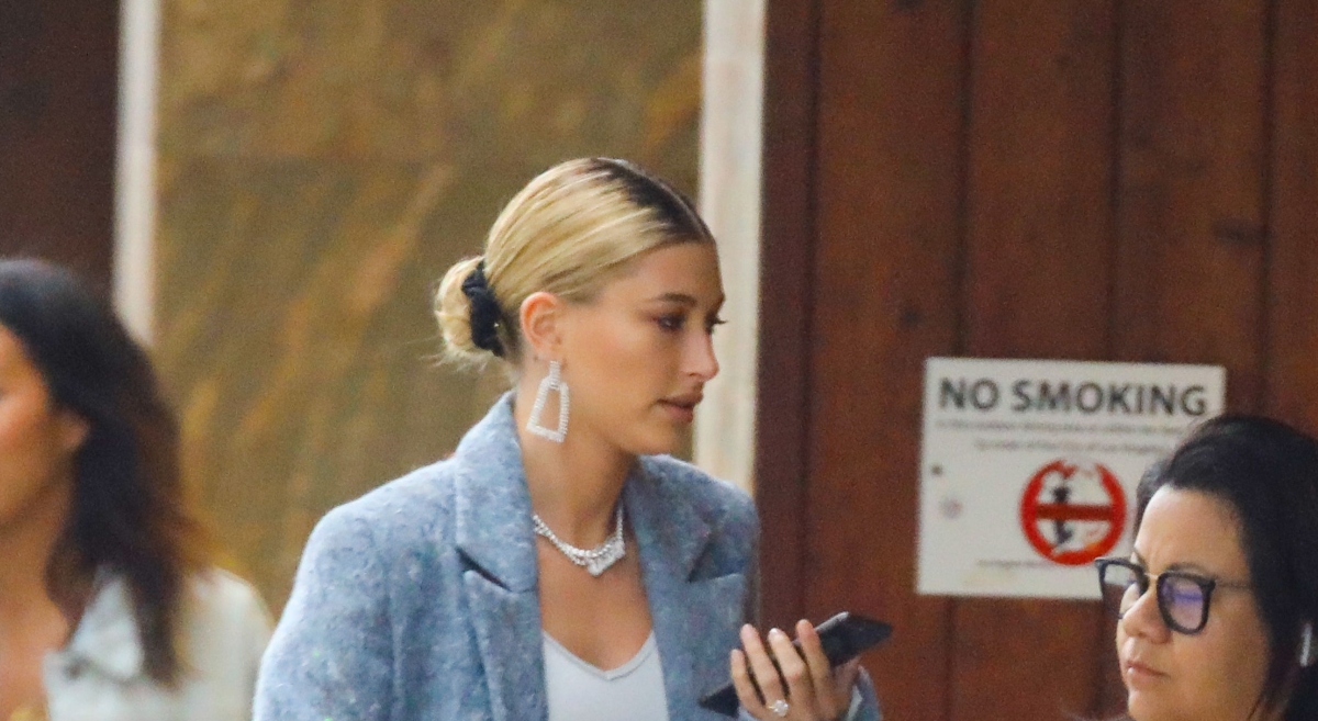 Povratak starog trenda? Hailey Bieber nosi zanimljivu ogrlicu
