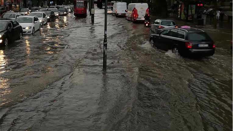 Nevrijeme protutnjalo Beogradom: U samo par minuta ulice su bile potopljene