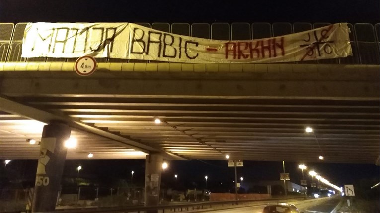 Nakon teksta o Torcidi transparent: "Matija Babić = Arkan"