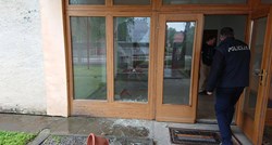 Razbijeno staklo na ulaznim vratima vinkovačkog SDP-a