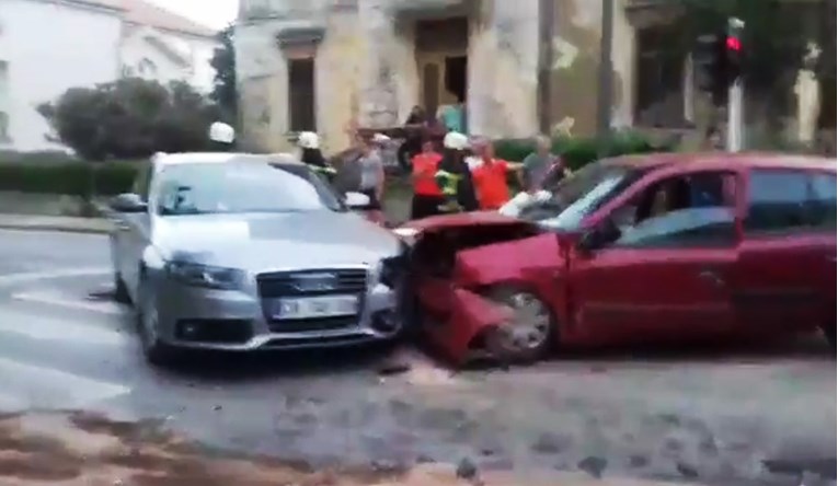 Sudarila se 4 auta u Puli, vozač jednog navodno je pijan prošao kroz crveno