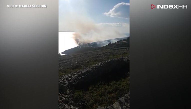 VIDEO Požar na Korčuli gasi više od 50 vatrogasaca