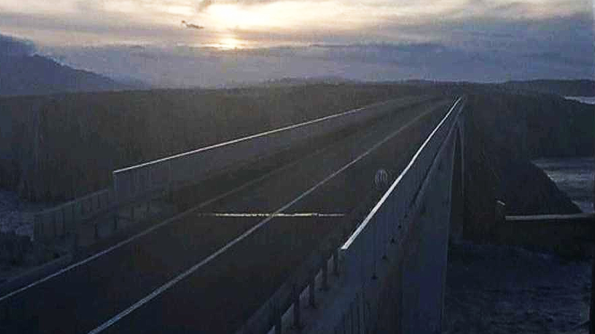 Jak vjetar stvara probleme na cestama prema moru, tri srne na A3 u Slavoniji