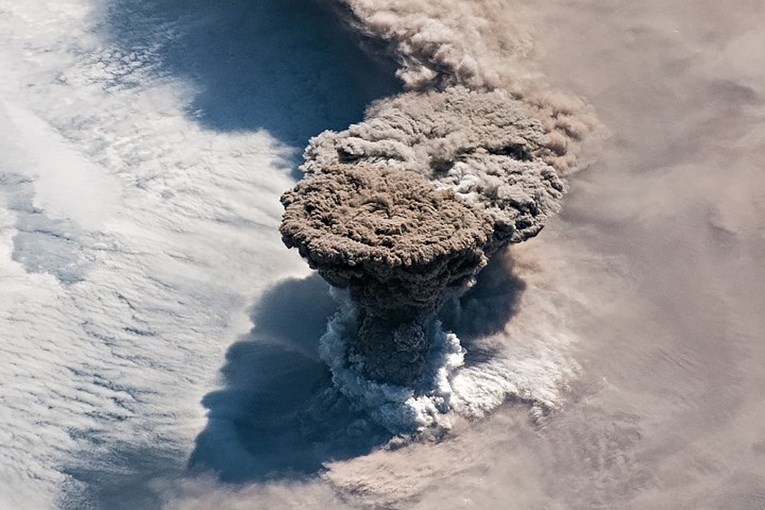 Vulkan je erumpirao nakon gotovo stoljeća mirovanja. Ovo su snimke iz svemira
