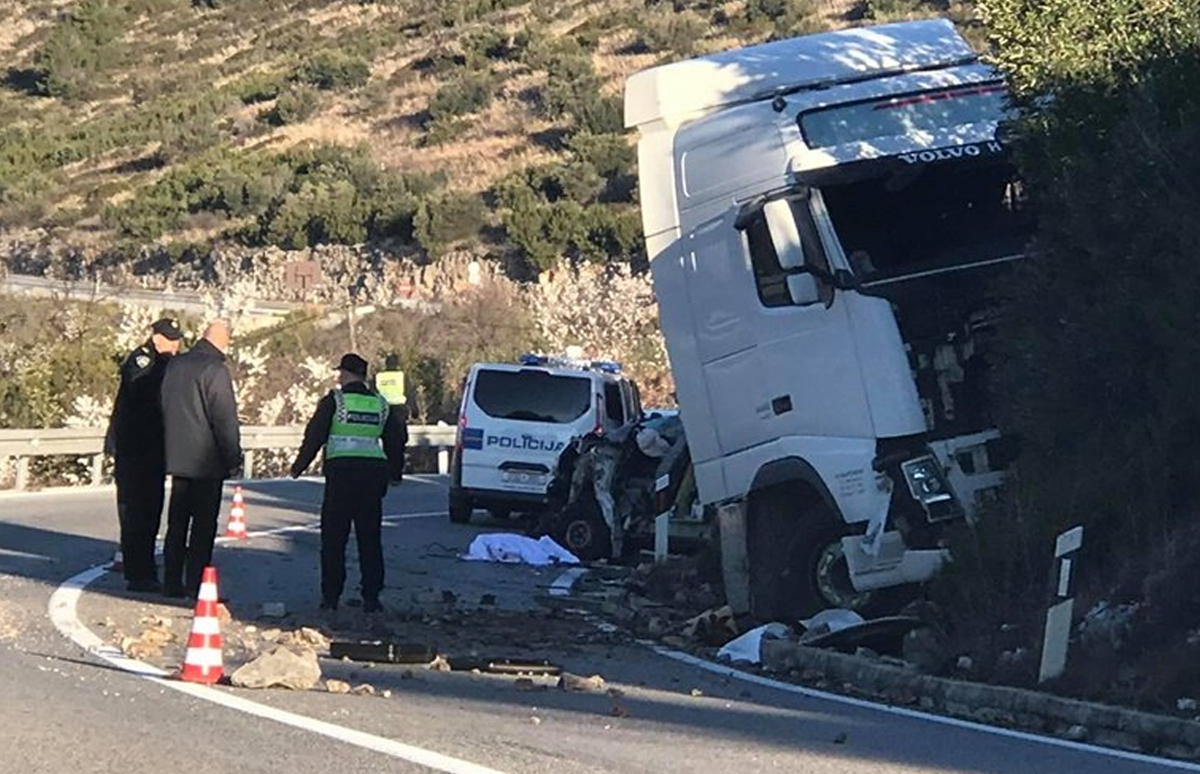 Kod Dubrovnika sudar cisterne, auta i saniteta: Jedna osoba poginula