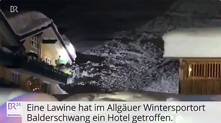 VIDEO Lavine se sručile na hotel u Njemačkoj i kuću u Austriji, zatrpale ceste