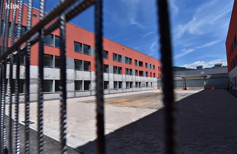 12 godina gradili zatvor u Sarajevu, a sad ne mogu izabrati šefa pa zjapi prazan
