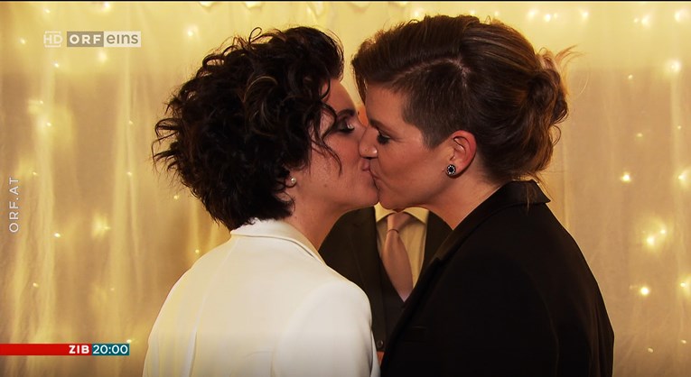 FOTO Austrija odobrila gay brakove. Daniela i Nicole vjenčale se 1. siječnja