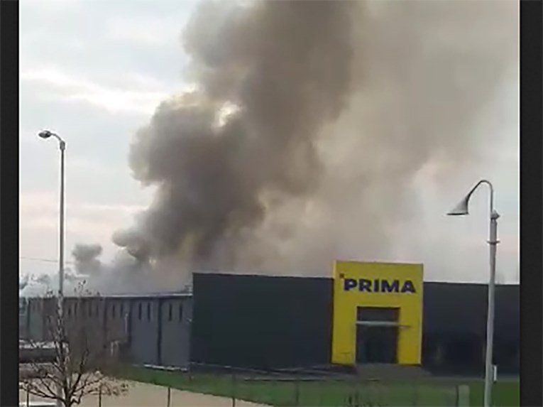 VIDEO Požar u Primi na istoku Zagreba, gusti dim šikljao je visoko u zrak