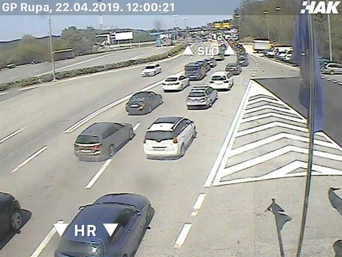 Gužve na cestama. Kolone su i na granicama
