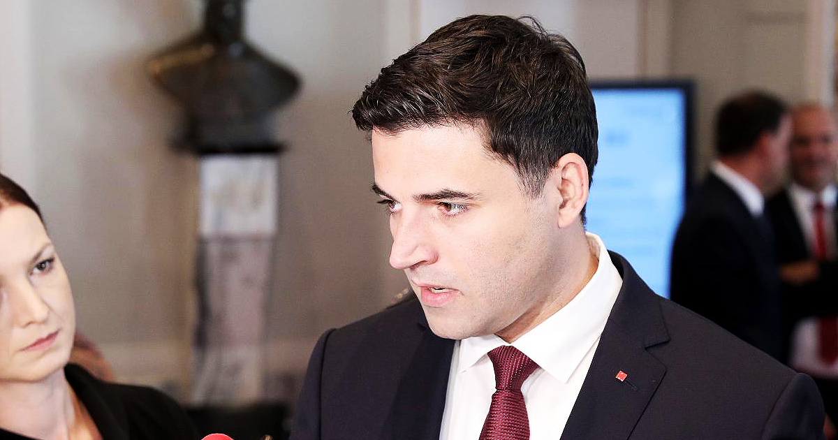 Bernardić: Račan se okreće u grobu