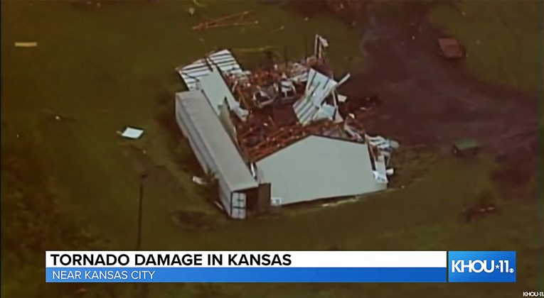 Dvadeset tornada poharalo Kansas: Oštećene kuće, iščupana stabla...