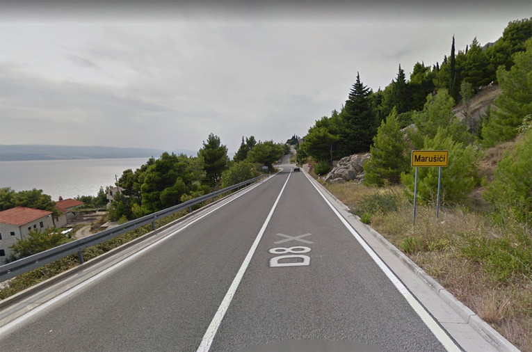 Sudar kamiona i auta kod Omiša, poginuo vozač auta