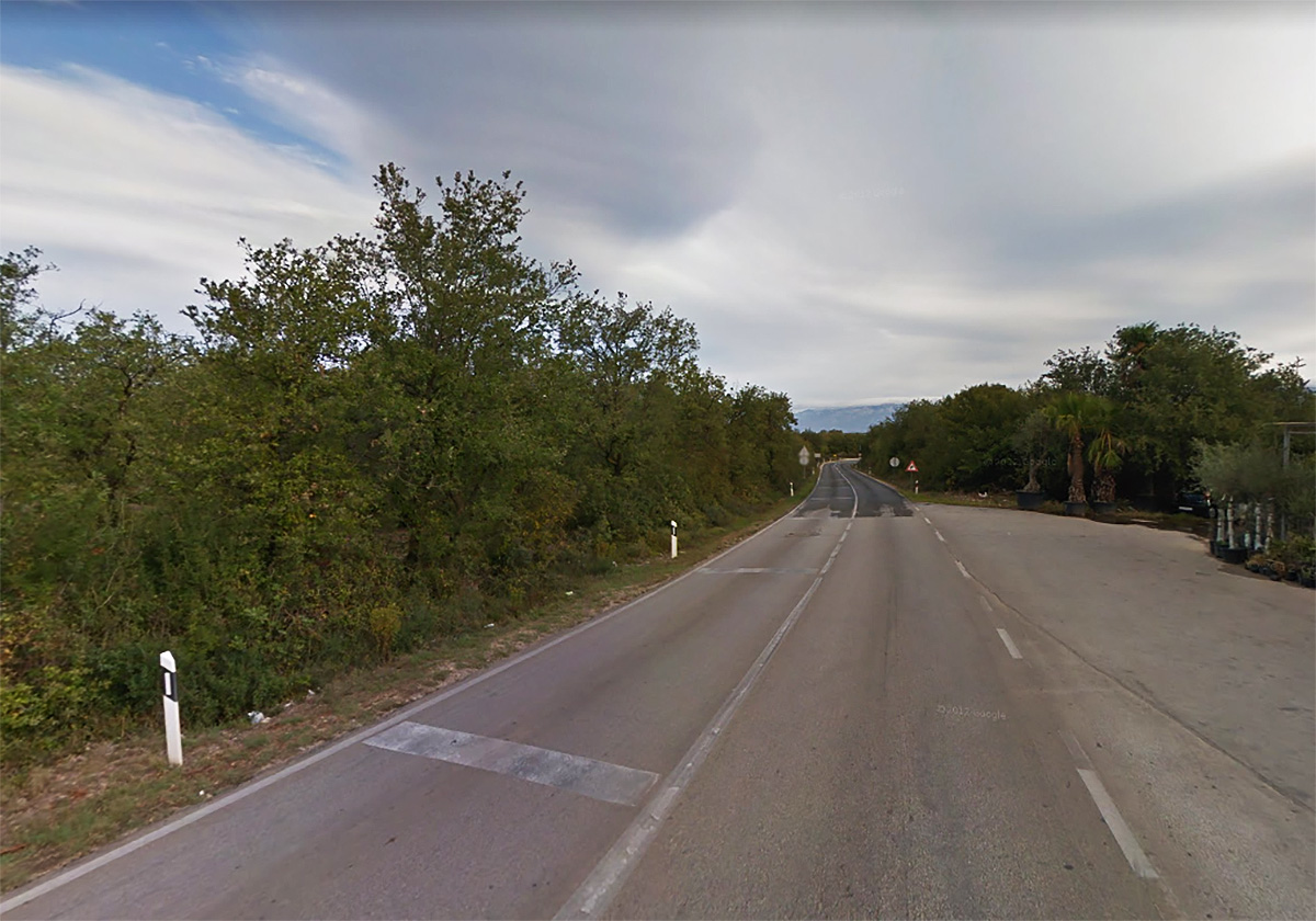 18-godišnjak sletio s ceste i zabio se u stablo, ostao je na mjestu mrtav