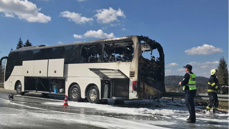 U tunelu prema Rijeci zapalio se mađarski autobus pun turista