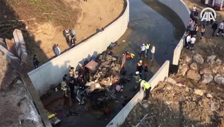 Kamion s migrantima sletio s ceste u Turskoj. Poginulo 19 ljudi