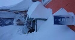 Austrija zatrpana snježnim lavinama: troje poginulih, tisuće odsječenih