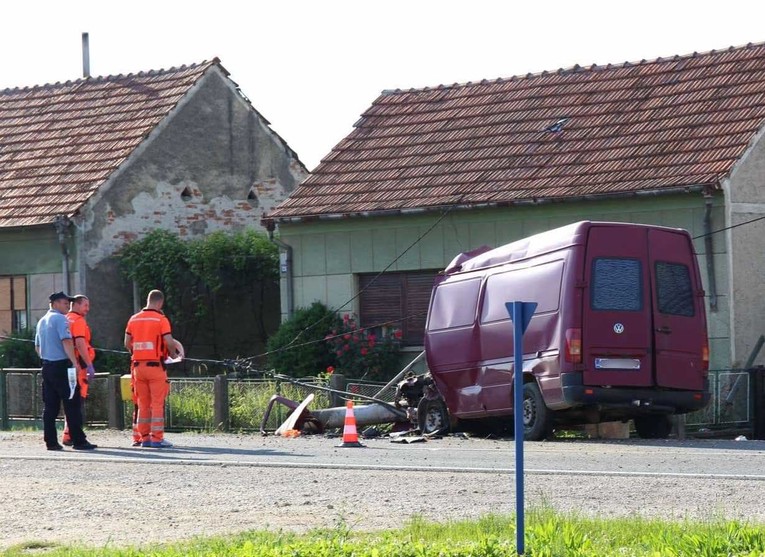 U Međimurju se sudarila tri auta i kombi. Poginula jedna osoba