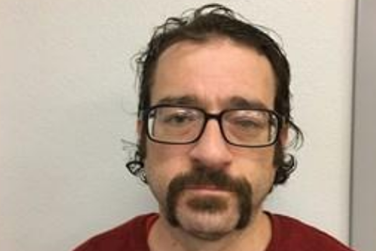 Policija na Fejsu objavila da traži ovog tipa, on se javio u komentarima