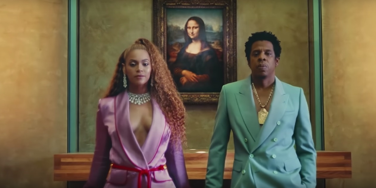 Beyonce je hodajuće umjetničko djelo u outfitu usklađenom sa slikom