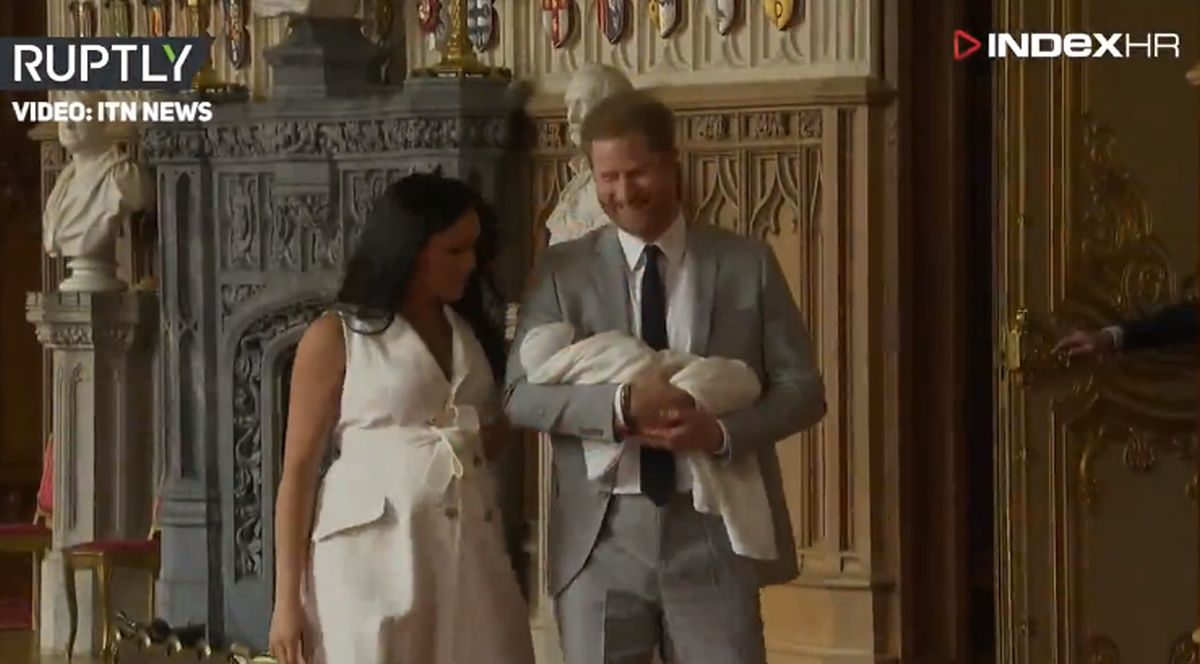 Pročitali mu s usana: Evo što je Harry šapnuo Meghan dok su prilazili novinarima