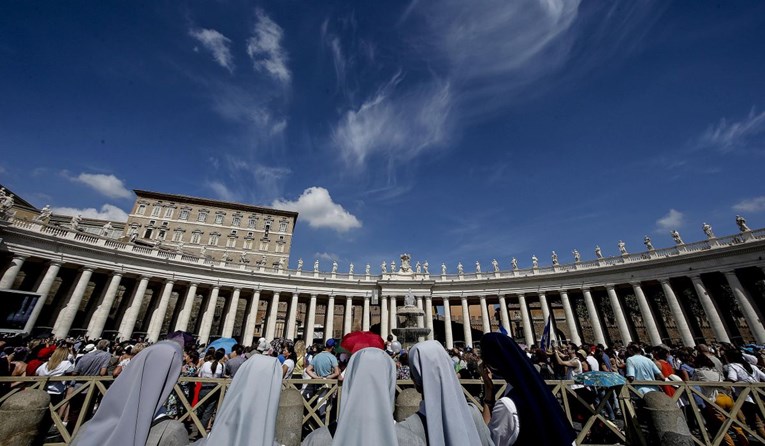 Suspendirano petero djelatnika u Vatikanu