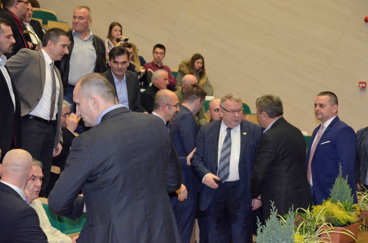 Hlače Vladimira Šeksa u Valpovu otkrile da mu se dogodila mala nezgoda