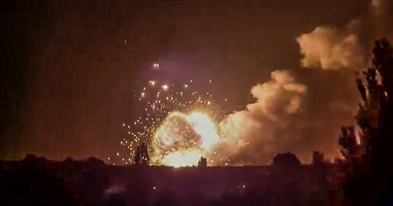 VIDEO Širi se snimka napada na rusko skladište oružja, eksplozija je ogromna