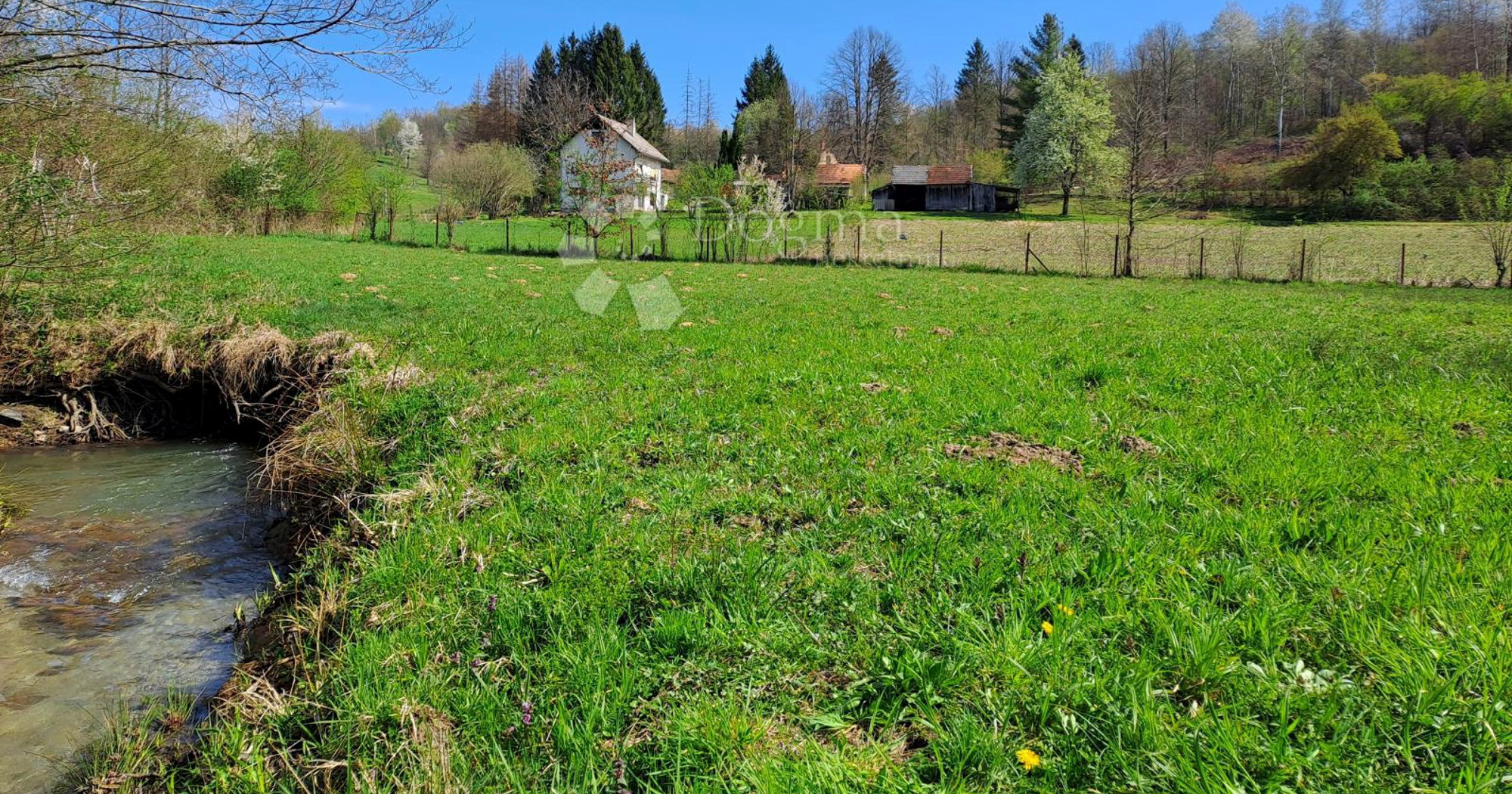 Za 85.000 eura prodaje se imanje kod Karlovca s dvije kuće i potokom