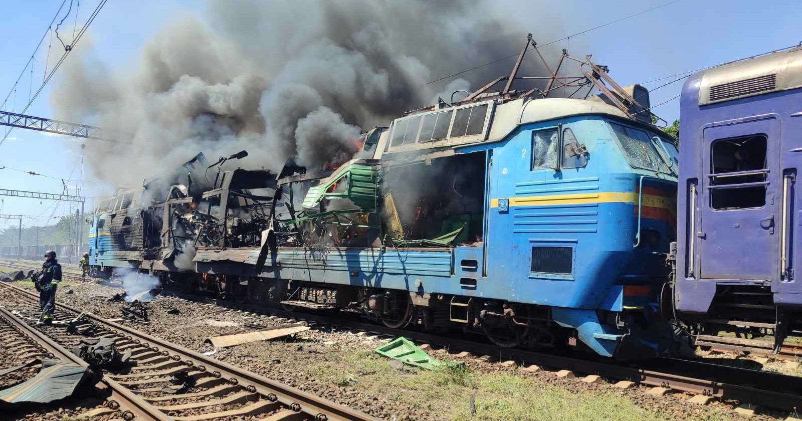 FOTO Rusi izveli dvostruki napad na vlak u Ukrajini