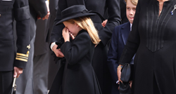 Najemotivnija fotografija dana: Princeza Charlotte rasplakala se na sprovodu kraljice