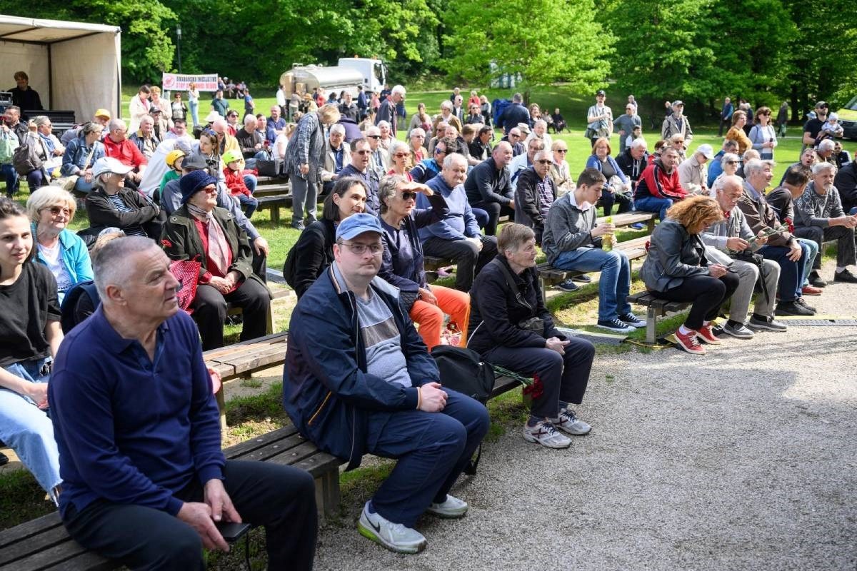 Ljudi hrle u Maksimir na proslavu Praznika rada