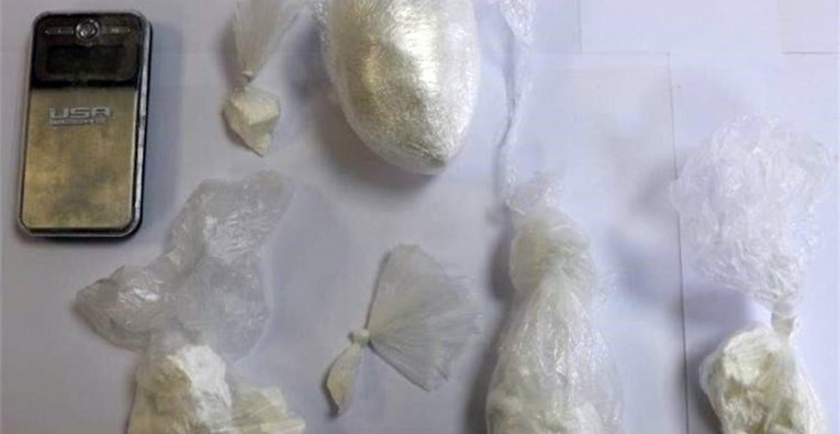 Kod pet muškaraca i djevojke nađeni kokain, amfetamini i gotovo 10 kg marihuane